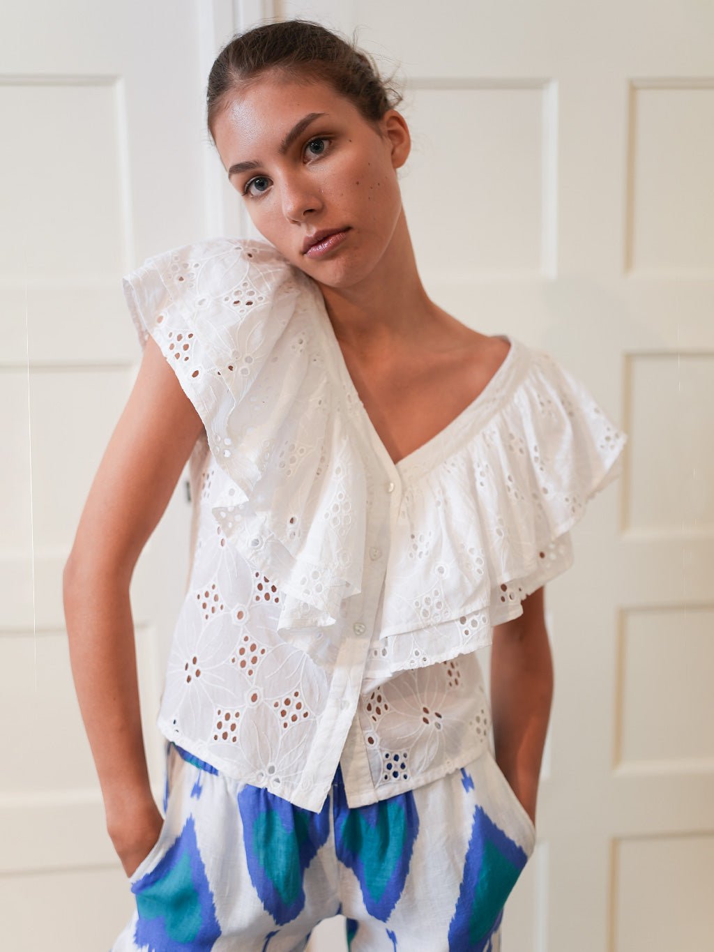 u♡　liten Sweet pea Blouse Sweet Pea Blouse in White Lace – Beau & Ro