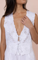 Scallop Embroidery Vest