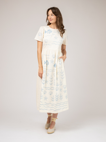 i like vintage dresses that fall just below my knees Below the Knee Dresses Poet Dresses