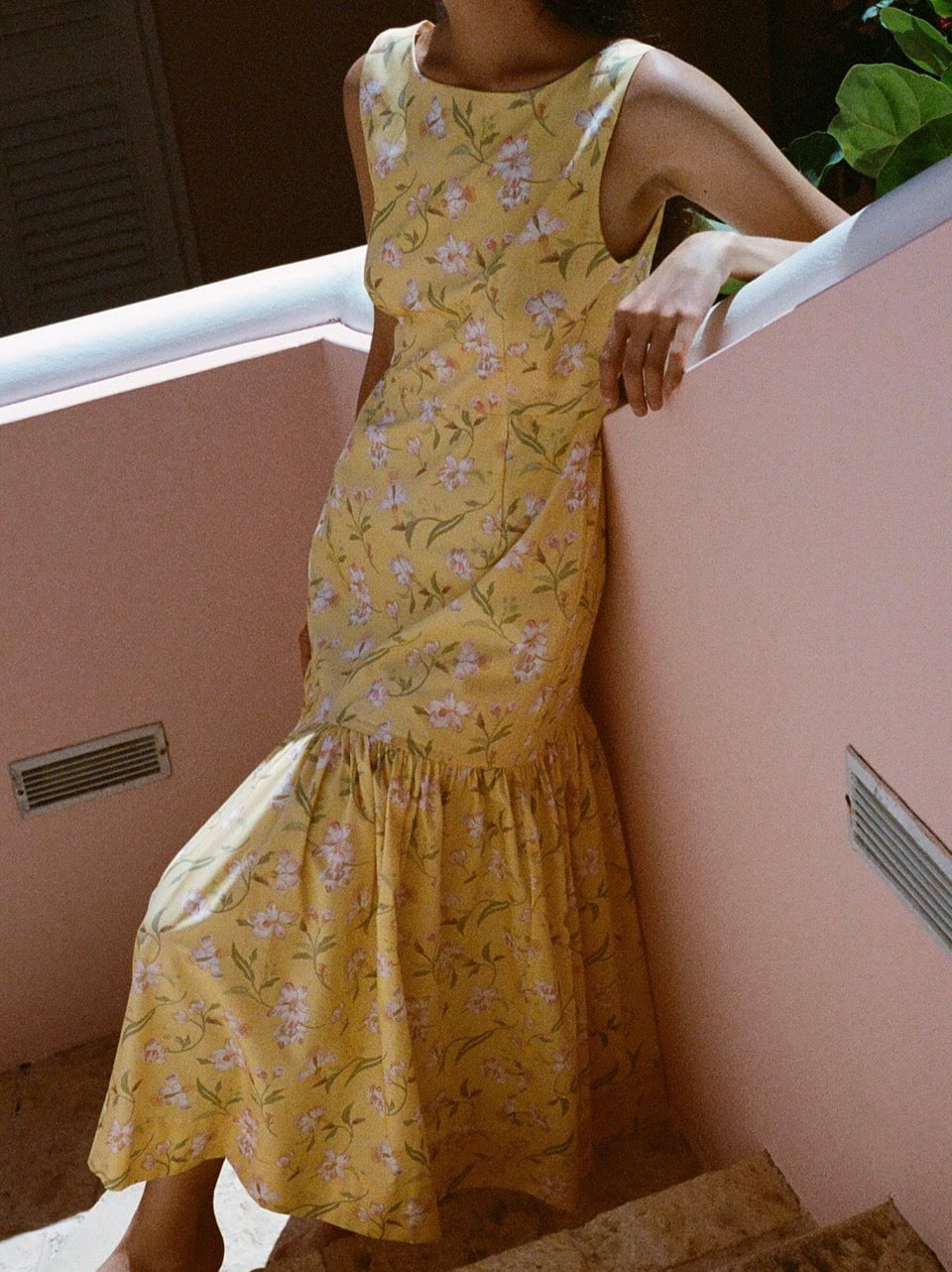 Coco Shop Dress Low-Back Dress in Yellow Hibiscus