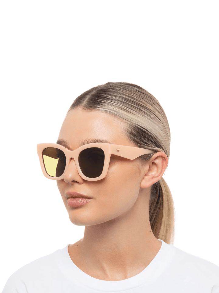Le Specs Sunglasses Showstopper in Butterscotch